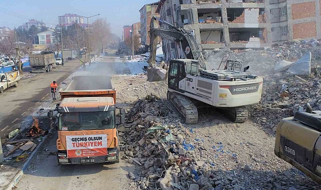 Samsun Büyükşehir tüm gücüyle afet bölgesinde