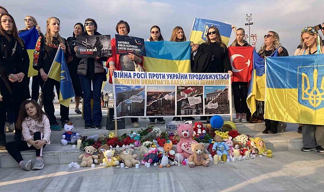 Savaşta ölen Ukraynalı çocuklar oyuncaklarla anıldı