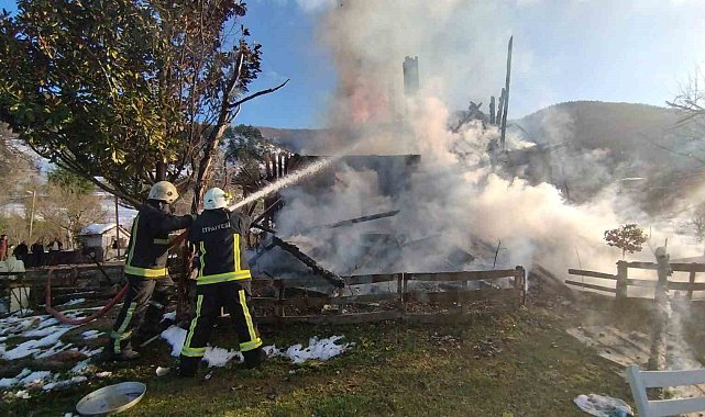 Şömineden çıkan yangın villayı küle çevirdi