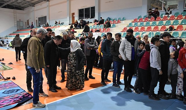 Spor ve sosyal tesisleri depremzedelerin barınma alanı oldu