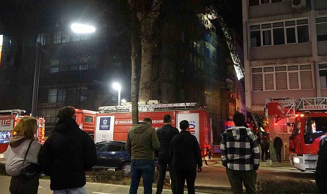 Tadilat yapılan binada çıkan yangını film izler gibi izlediler