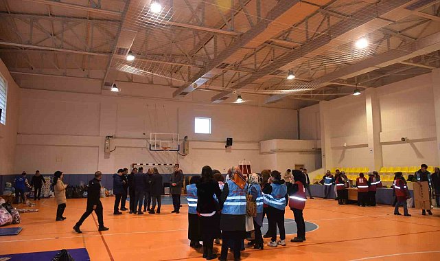 Tosya Belediyesi, deprem bölgesine yardım için seferber oldu