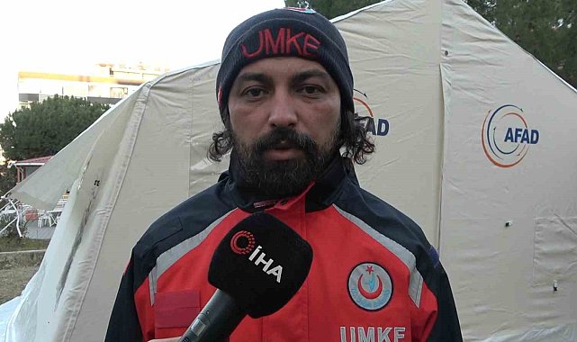 UMKE personeli yemeğini kedi ile paylaştı
