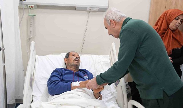 Ümraniye Belediye Başkanı İsmet Yıldırım depremzedeleri hastanede ziyaret etti