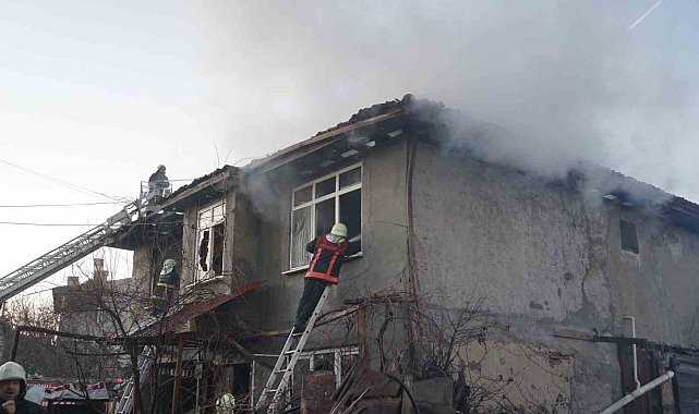 Yangında evden kaçamayan 90 yaşındaki kadın hayatını kaybetti