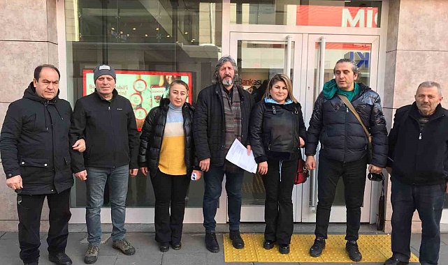 Zonguldak'ta gazeteciler depremzedelere nakdi yardımda bulundu