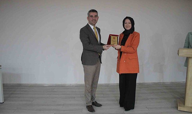 20 yıl görev yapış hekimlere plaket