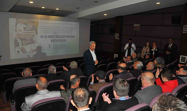 Akşehir'de yaşlıların sinema keyfi
