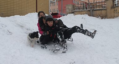 Bayburt'ta kar nedeniyle eğitime 1 gün ara verildi