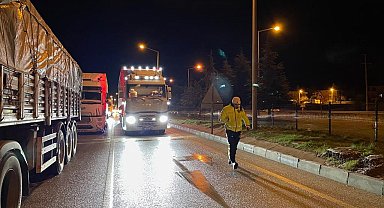 Burdur - Antalya karayolu buzlanma nedeniyle trafiğe kapatıldı