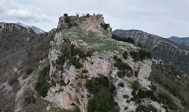 Deprem Amanos'un zirvesindeki Şalen Kalesi'nin surlarını da yıktı