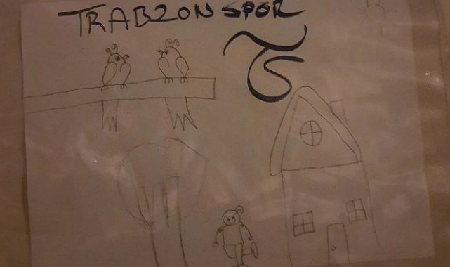 Depremzede çocuğun çizdiği resim Trabzonspor'un dikkatini çekti, Bakasetas imzalı forma gönderdi