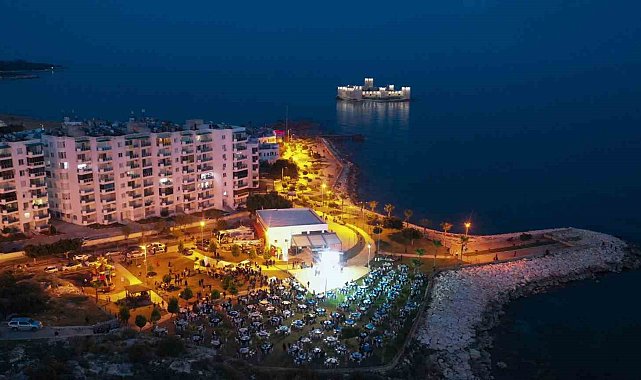 Depremzede vatandaşlar Kızkalesi'nde iftar sofrasında buluştu