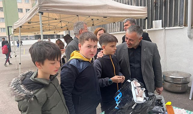Depremzedeler için kurulan hayır çarşına kuruldu