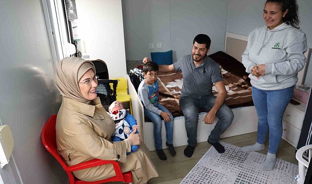 Emine Erdoğan, Hatay'da depremzedelerle bir araya geldi