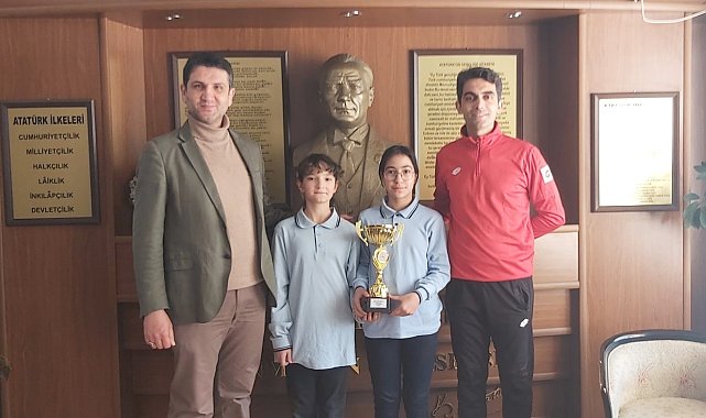 Eskişehir Odunpazarı Ticaret Borsası Ortaokulu 'Küçük Kız Masa Tenisi' turnuvasında birinci oldu