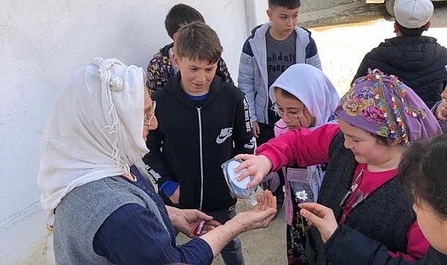 Gençlerden köyün yaşlılarını duygulandıran hareket