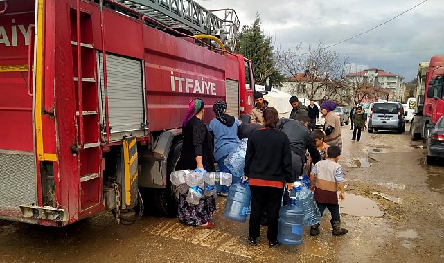 Gölbaşı Belediyesi temizlik için su dağıtıyor