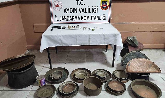 Hırsızlık yaptıkları evden çıkarken suçüstü yakalandılar