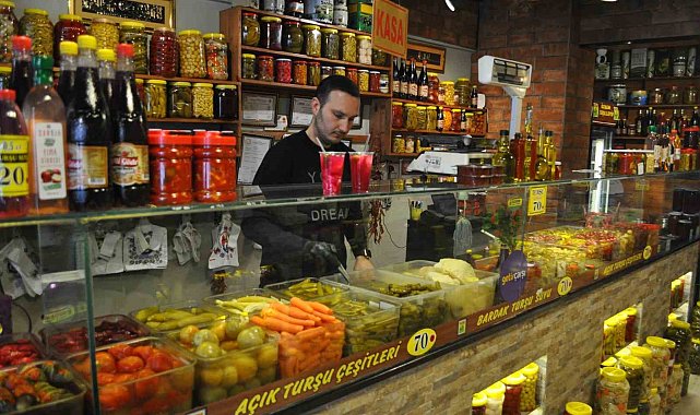 İftarlık turşulara vatandaştan yoğun ilgi