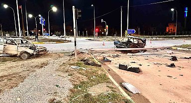 İki otomobilin karıştığı kazada 3 kişi yaralandı