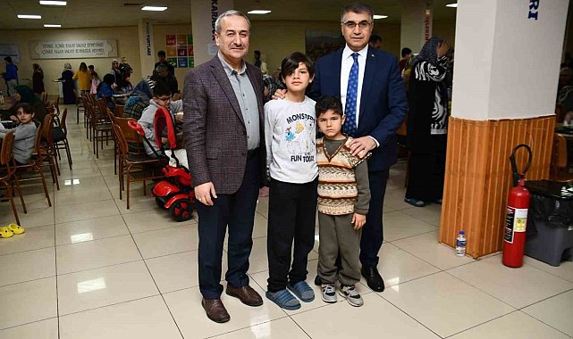 İlk iftar depremzedelerle yapıldı