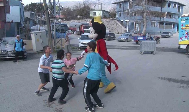 İstanbul Bahçelievler Belediyesi depremzede çocuklar için köy köy geziyor
