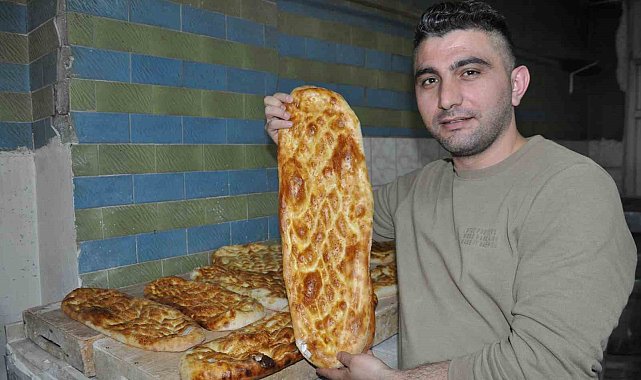 Kars'ta Ramazan pidesi tezgahlarda yerini aldı