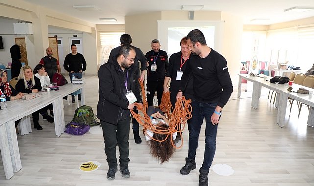 Kastamonu Üniversitesi'nde 'doğada ve afette hayatta kalma' eğitimi