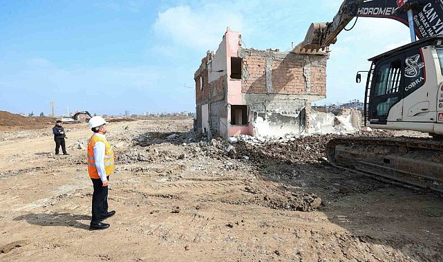 Kentsel dönüşüm alanında son evde yıkıldı, temel çalışması başlatıldı