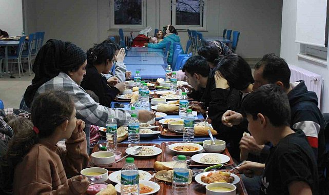 Kırklareli'nde depremzedeler ilk iftarını yaptı