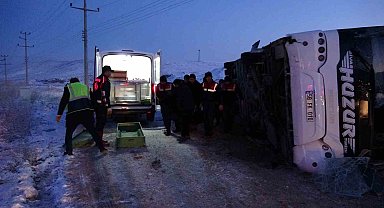 Kontrolden çıkan yolcu otobüsü devrildi: 1 ölü, 25 yaralı