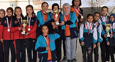Köprüören Tek Termik Ortaokulu küçükler kız ve erkek bocce takımı il şampiyonu