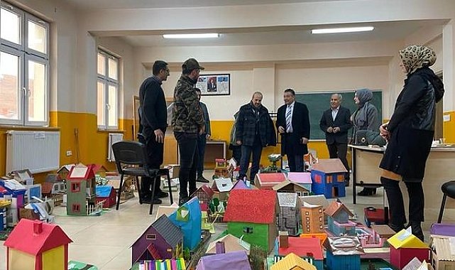 Minik Eller Tasarlıyor Projesi ile öğrenciler hayallerindeki evleri tasarladı