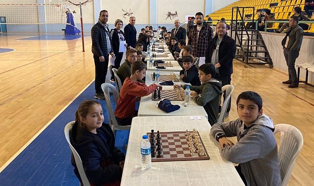 Ortaokullar arası satranç turnuvası düzenlendi