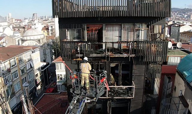 Pendik'te yangında iki kişinin hayatını kaybettiği otel havadan görüntülendi