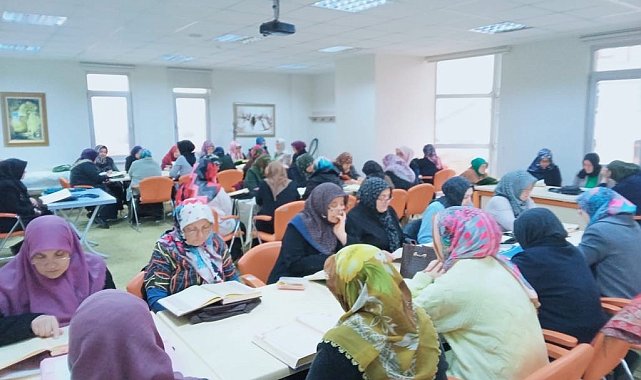 Pursaklar'da hanımlar mukabele programında bir araya geldi