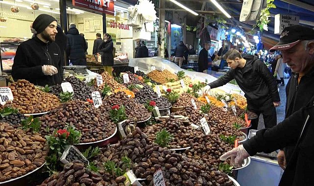 Ramazan ayının vazgeçilmezi hurma tezgâhlarda yerini aldı