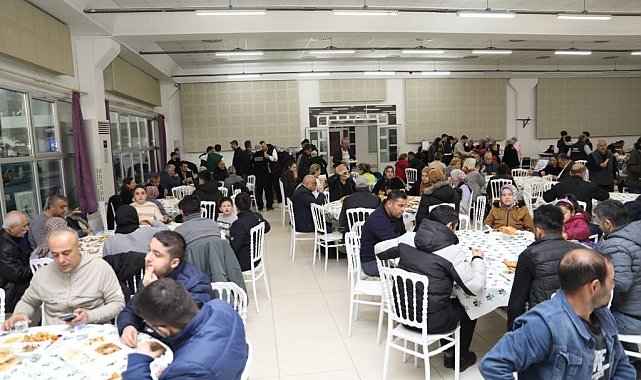 Ramazanın ilk gününde Burhaniye'de bin kişilik iftar