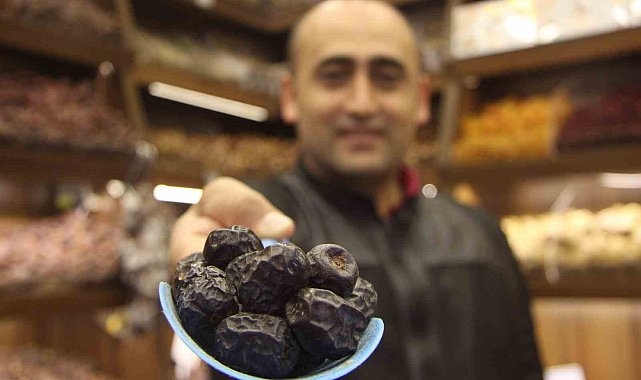 Ramazanın vazgeçilmezi hurmaya yoğun ilgi