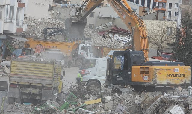 Samandağ enkaz kaldırma ve yıkım çalışmaları 9 mahallede devam ediyor
