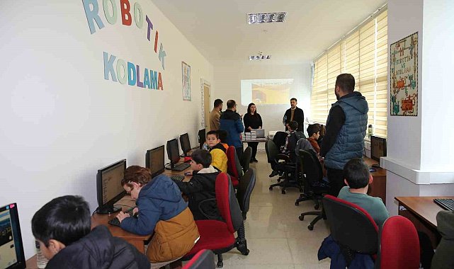 Şırnak'ta robotik kodlama kursunu bitiren öğrencilere sertifika