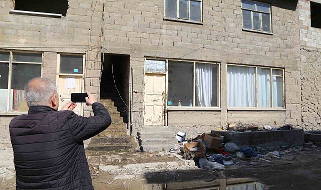 Sular altında kalacak olan ilçede son esnaflar da dükkanlarını bir daha açmamak üzere kapattı