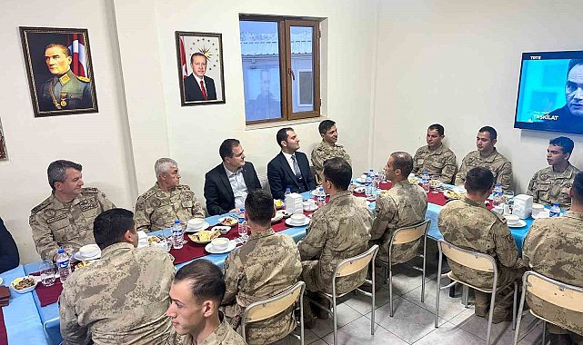 Vali Akbıyık ve Jandarma Genel Komutanı Orgeneral Çetin iftarını Mehmetçikle açtı