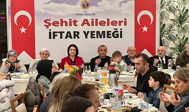 Vali ilk iftarı şehit aileleri ile birlikte yaptı