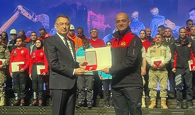'Devlet Üstün Fedakârlık Madalyası'nı Cumhurbaşkanı Yardımcısı Fuat Oktay'dan aldı