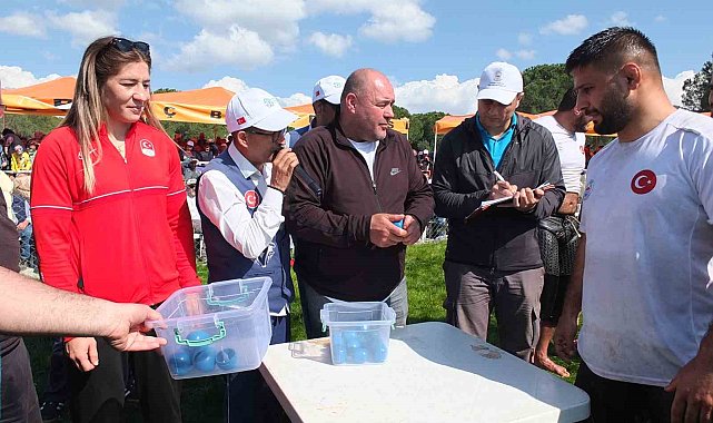 Balıkesir Gömeç Yağlı Güreşleri'ne 41 başpehlivan katıldı