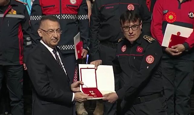 Cumhurbaşkanı Erdoğan'dan Kayseri Büyükşehir İtfaiyesi'ne devlet üstün fedakârlık madalyası
