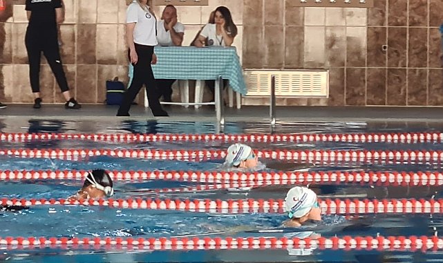 Elazığ'da yüzme şampiyonası