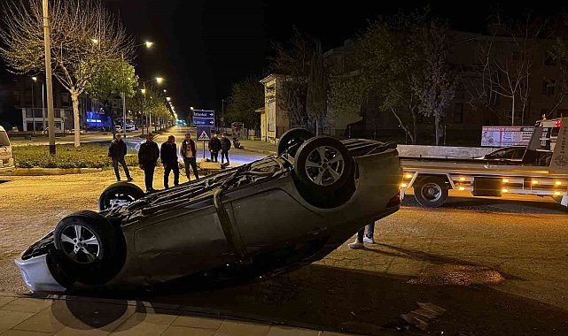 Gelibolu'da takla atan otomobildeki 2 kişi yaralandı